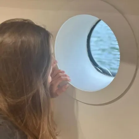 Πλωτό κατάλυμα Perle ! Peniche Complete Pour 8 Sur La Meuse, Region Namur *